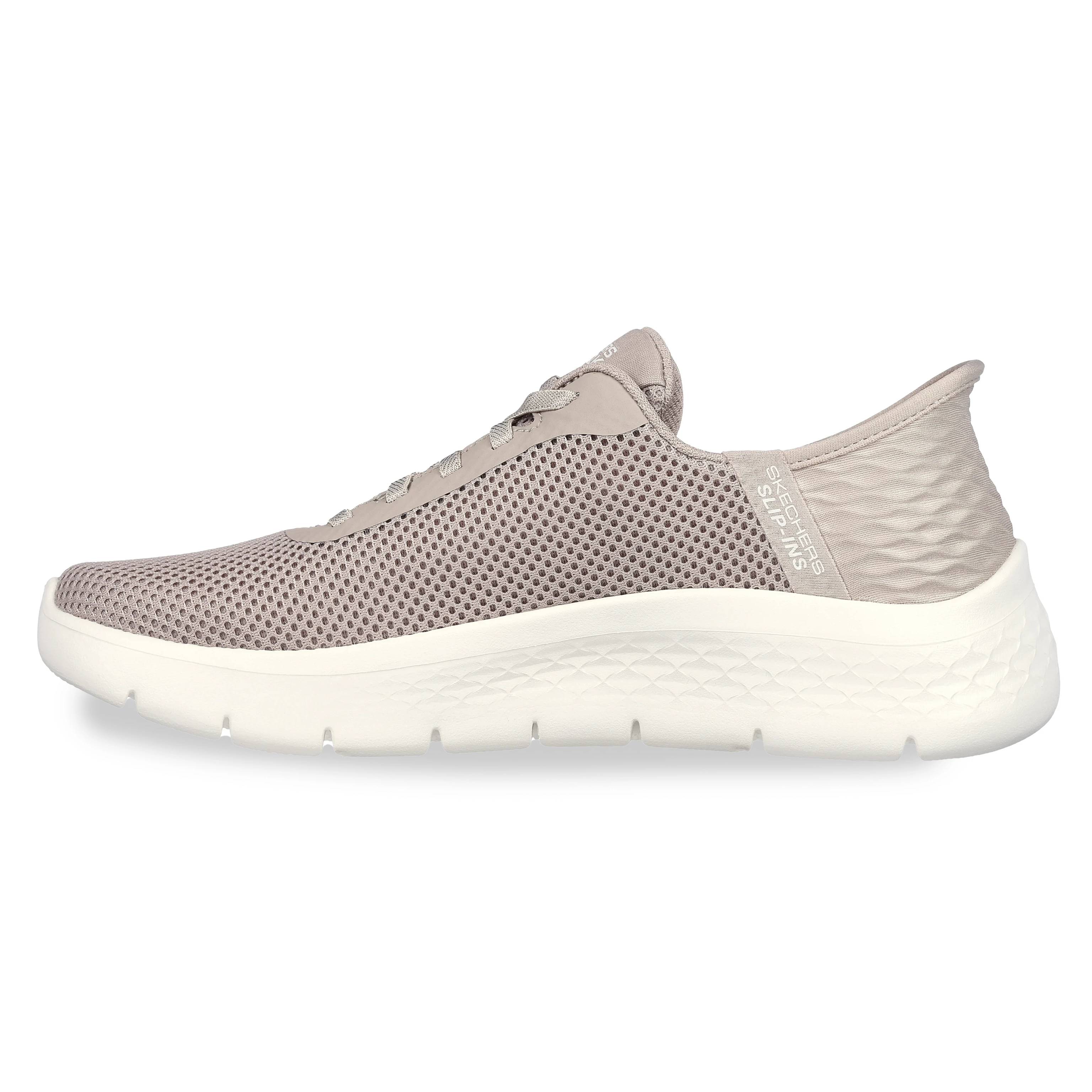 Detalhe lateral do tênis feminino Skechers Go Walk Flex bege com solado branco em EVA antiderrapante.